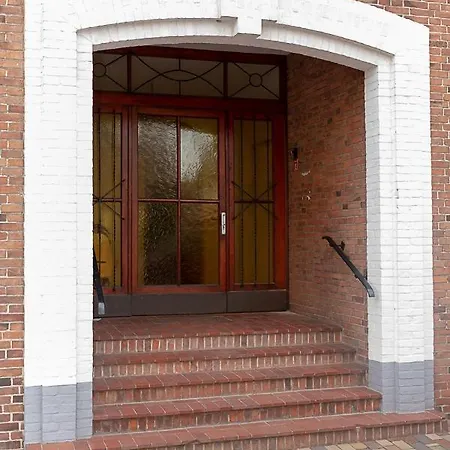Altes Pastorat Am Husumer Hafen Apartament