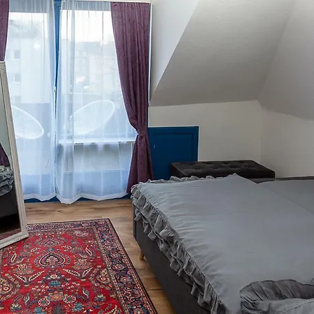 Altes Pastorat Am Husumer Hafen *